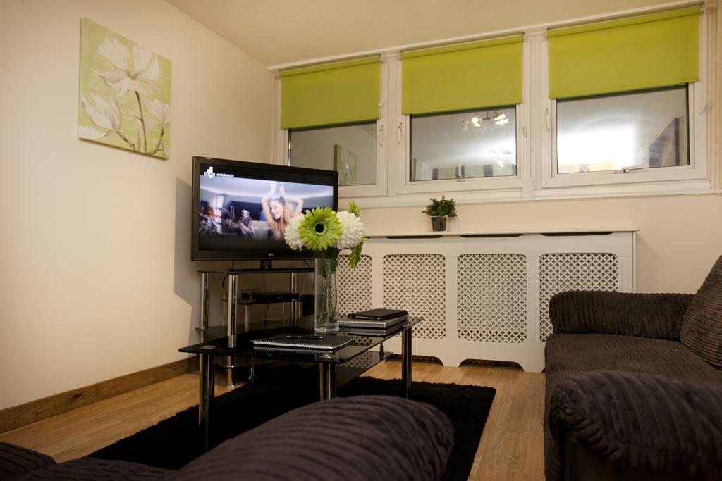 Victoria Centre Apartments In The Victoria Centre Shopping Centre - Nottingham City Centre - 24 Hour Access - Most Central Location, Kitchen - Sunday Check-Out 1Pm - Opposite Hilton By Restaurants & Shops - Outdoor Parking Cars Or Vans Five Pounds A Exterior foto